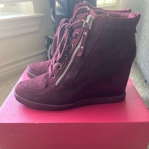 Shoe Dazzle Burgundy Wedge Shoe